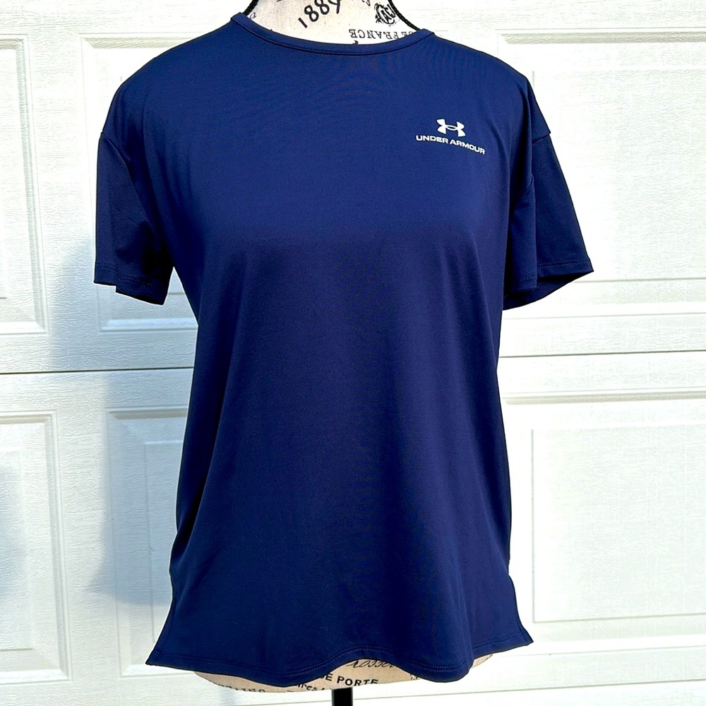 NWOT🌸Under Armour navy blue moisture wicking shirt